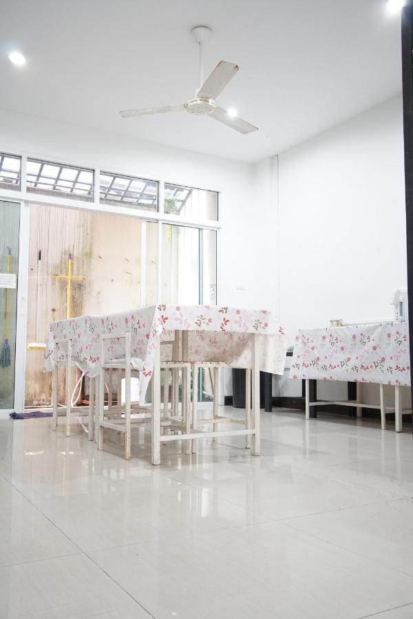 Bedbox Guesthouse And Hostel Patong Exterior foto