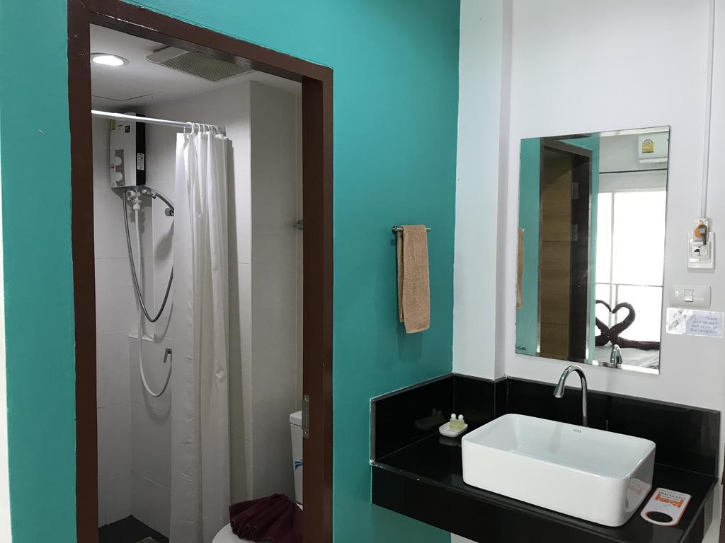 Bedbox Guesthouse And Hostel Patong Exterior foto