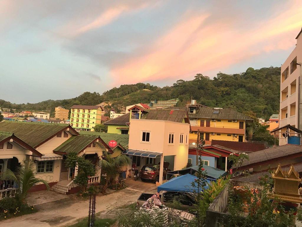 Bedbox Hostel Patong Exterior foto