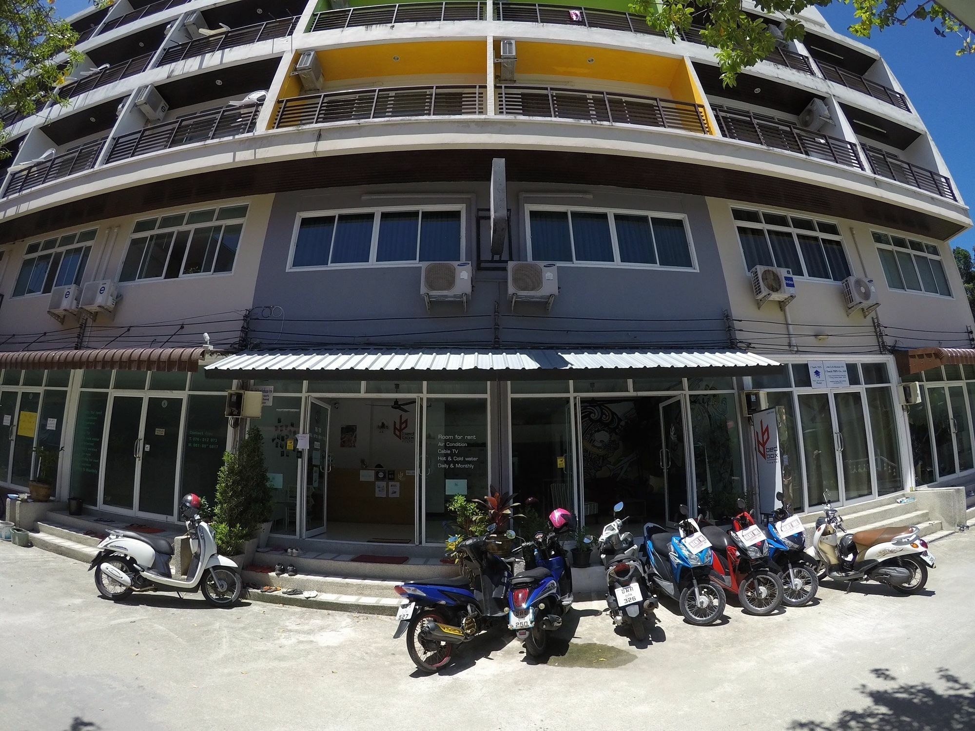 Bedbox Guesthouse And Hostel Patong Exterior foto