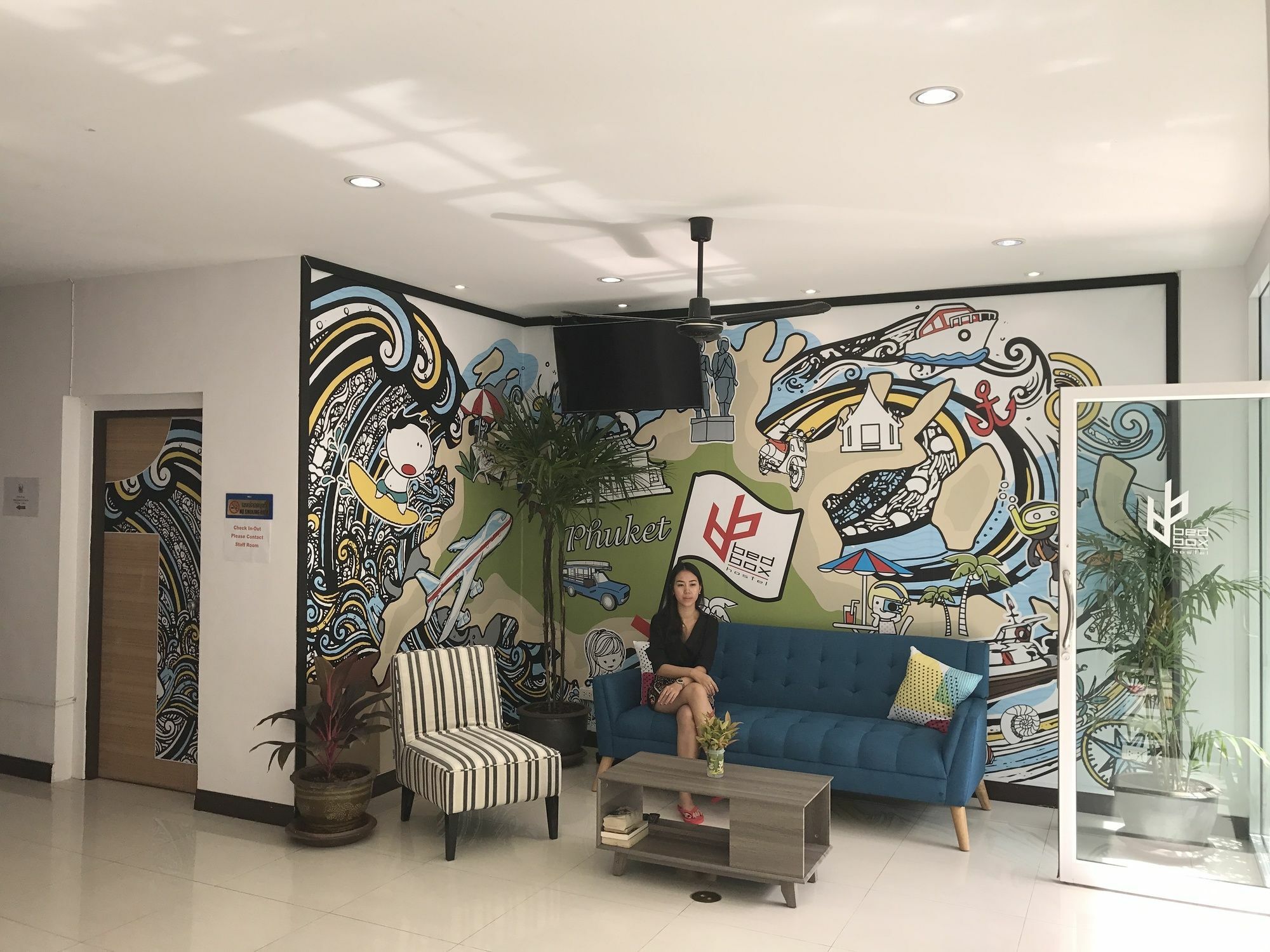 Bedbox Guesthouse And Hostel Patong Exterior foto