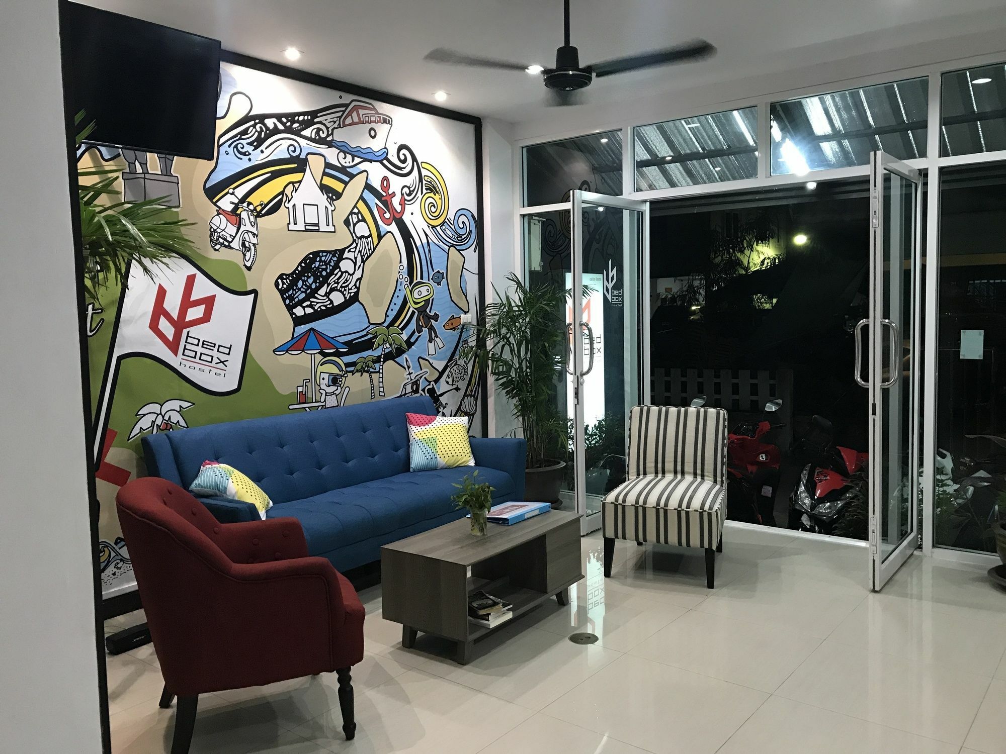 Bedbox Guesthouse And Hostel Patong Exterior foto